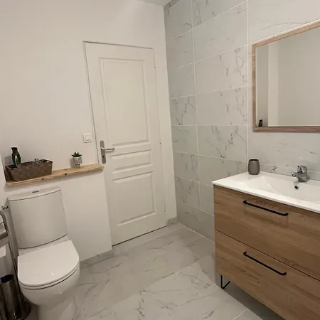 Holiday home Maison Familiale Les Hirondelles Magalas