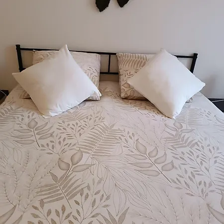 Holiday home Maison Familiale Les Hirondelles Magalas
