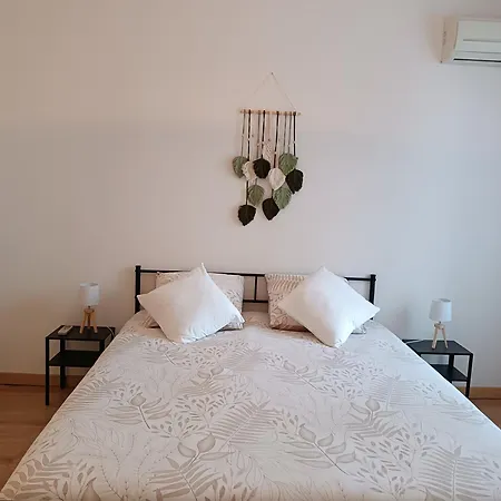 Holiday home Maison Familiale Les Hirondelles Magalas